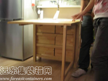 集裝箱式活動(dòng)住宅選用折疊桌展開照片