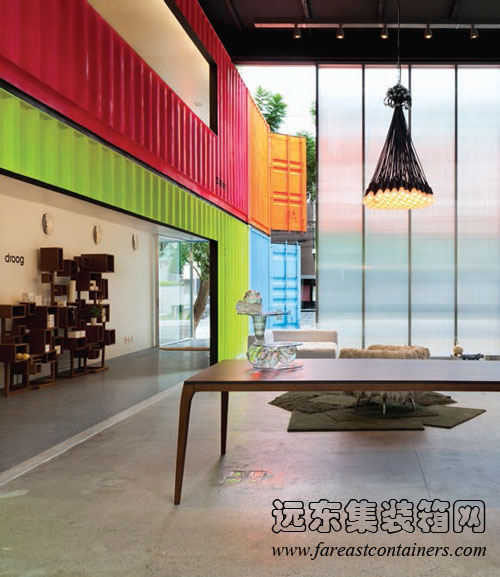 集裝箱建筑:“十日談”集裝箱家具店展廳的內(nèi)部